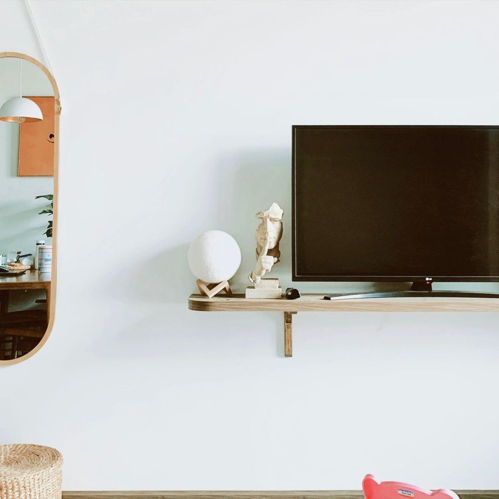 Full-Motion TV Wall Mount 42"-85"
